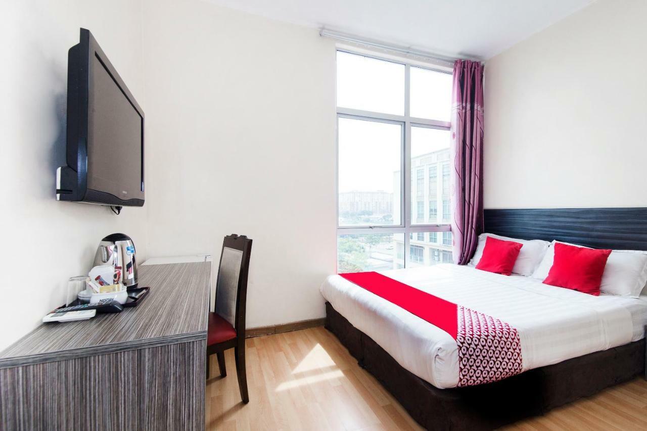 Super Oyo 331 I Boutique Hotel Petaling Jaya Exteriör bild