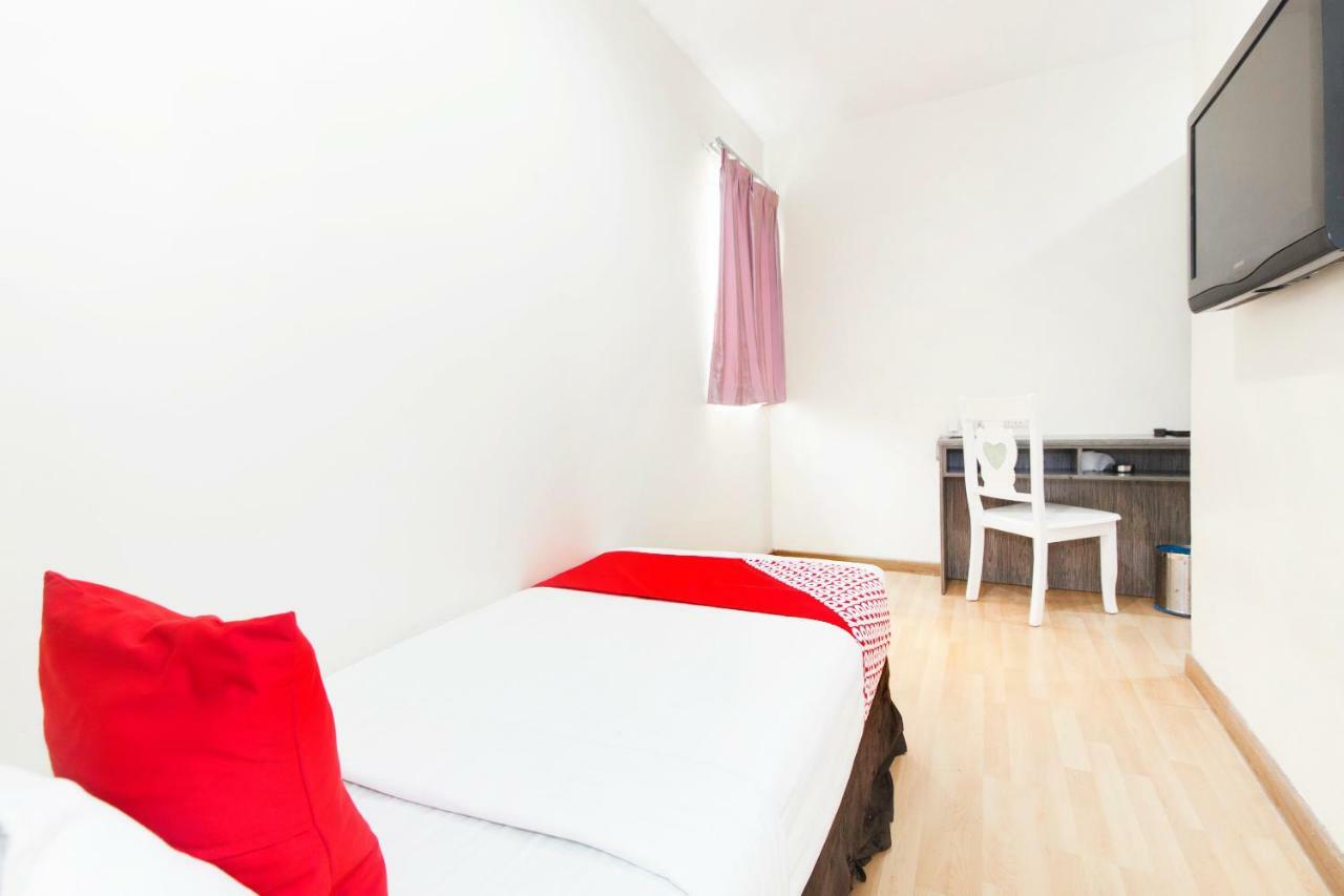 Super Oyo 331 I Boutique Hotel Petaling Jaya Exteriör bild